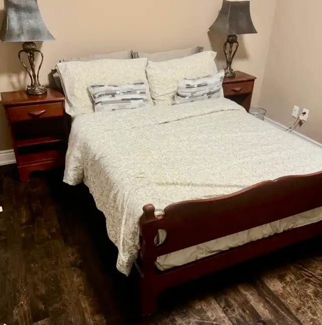 SOLID CLASSIC WOODEN DOUBLE SIZE BEDROOM SET