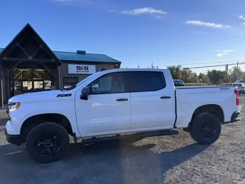 2024 CHEVROLET SILVERADO 1500 LT TRAIL BOSS – CREW CAB – 6.2L V8