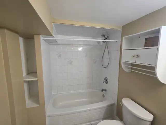 Freshly Renovated Basement in Richmond Hill $1,650 - 2 bedrooms