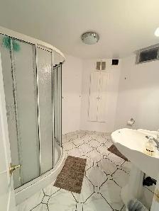 Large Basement Room for Rent — Torbram & Bovaird, Brampton - Photo 8
