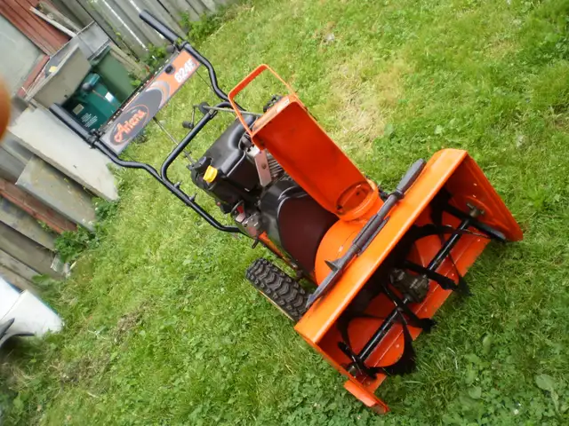 ARIENS  624E  24inch  gas  Snowblower 2 Stage