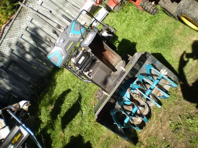 Yard Works  301cc   27inch  gas Snowblower 2 Stage