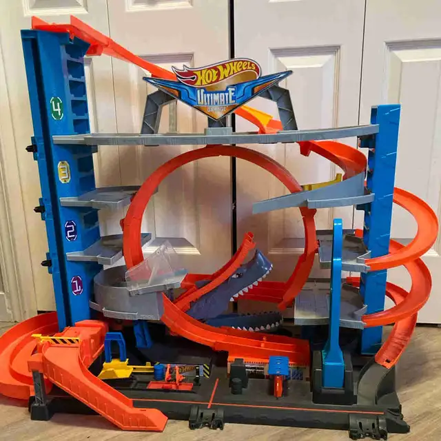 Hot Wheels City Ultimate Garage Shark Attack