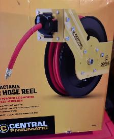 Retractable air compressor hose - Photo 3