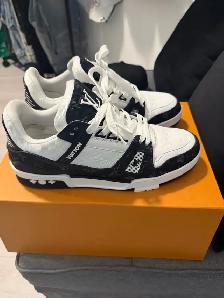 Louis Vuitton Trainer sneaker 100% authentic size us 10