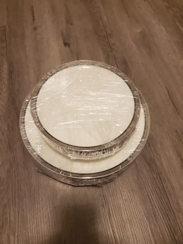 MIKASA CHINA PLATE SET,8 SMALL & 8 LARGE,LIKE NEW,MIKSOL,BONE