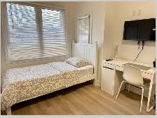 Bright Modern Room In Toronto (Per Night), At Parkdale. - Photo 19