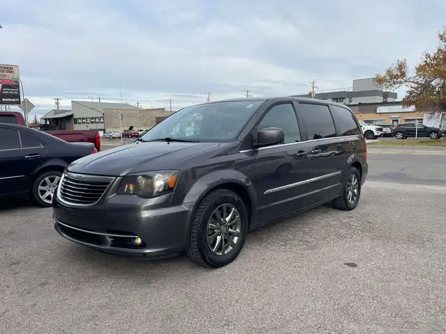 2015 Chrysler Town & Country S