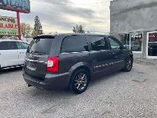 2015 Chrysler Town & Country S - Photo 2