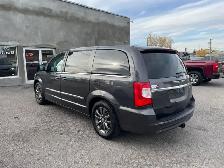 2015 Chrysler Town & Country S - Photo 4