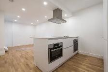 renovated two bedroom, river and gerrard - ID 2925 - Photo 2