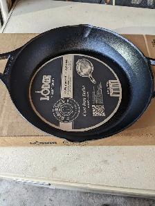 Lodge Cast Iron Skillet - 10 1⁄4'. - Photo 3