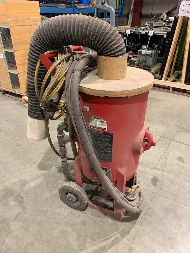 Sableuse au jet Marco 3,5 pi³ (350 lb) – pot de sablage avec boy
