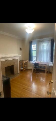 High Park Blvd-Roncesvalles Bright Furnished Room Nov 1 - Photo 2