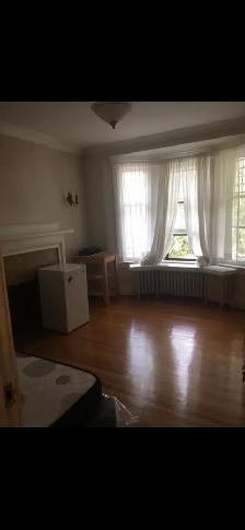 High Park Blvd-Roncesvalles Bright Furnished Room Nov 1 - Photo 3
