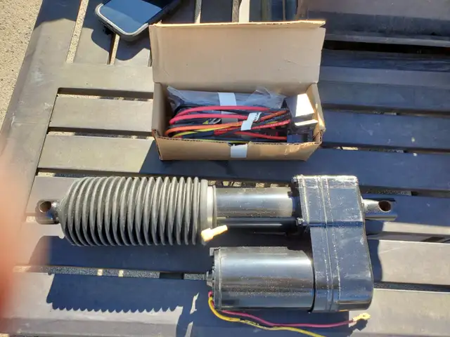 JOHN DEERE ORIGINAL LINEAR ACTUATORS FOR GATORS