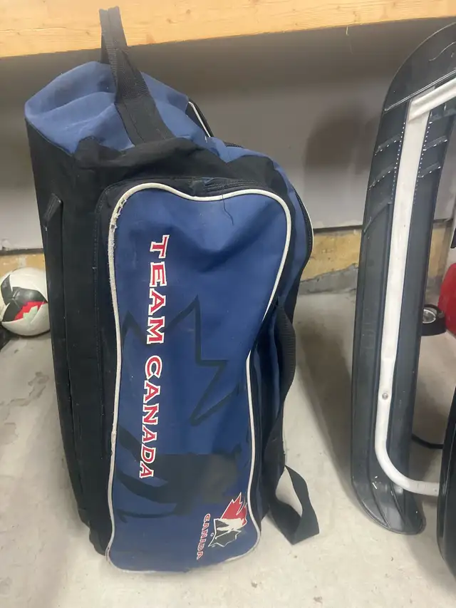 complete hockey equipment - very good condition