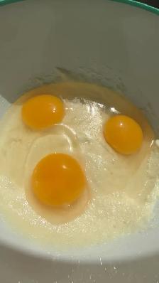 Duck Eggs (1.5-2x Larger than Standard Chicken Egg) - Photo 3