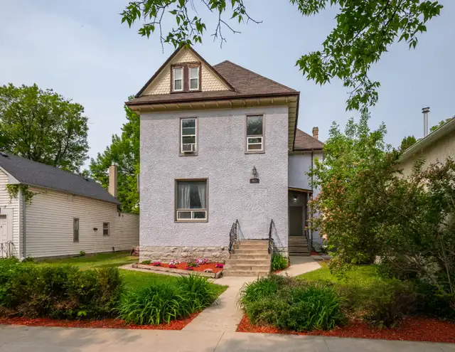High Cash-Flowing 6-Plex in the Heart of St. Boniface!