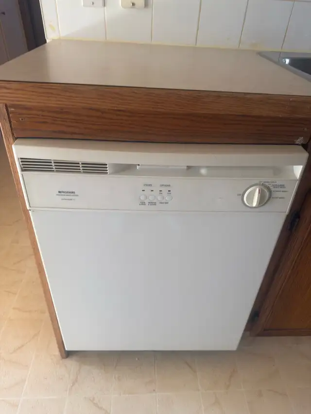 Frigidaire dishwasher (white)