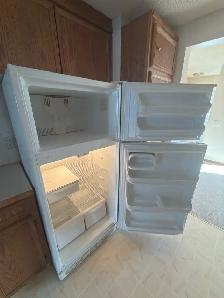 White Refrigerator - Photo 2