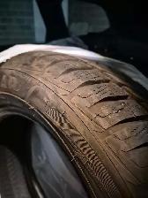 pneus d’hivers neufs  Goodyear Ultra Grip 215/60/R16 - Photo 3