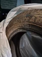 pneus d’hivers neufs  Goodyear Ultra Grip 215/60/R16 - Photo 4