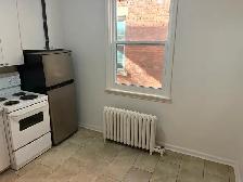Sandy Hill Bachelor/Studio Apartment for Rent (257 Daly Ave) - Photo 9