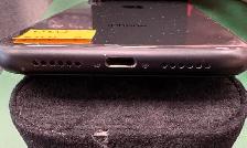 64gb iPhone XR ( a1984 ) with 87% Battery Health - Photo 3