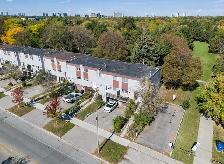 RARE FIND - Well- Priced 4 Bedroom Condo Townhouse - Scarborough - Photo 2