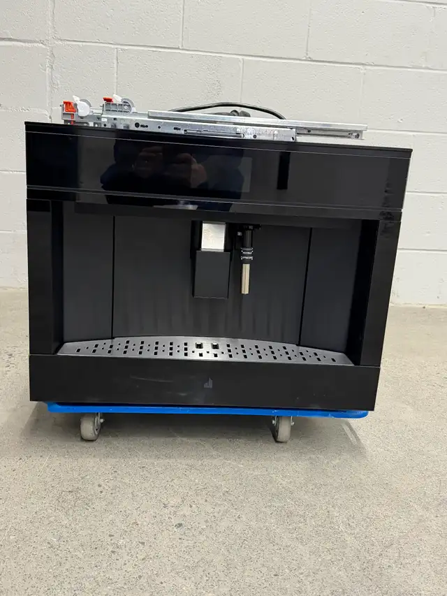 Neuve  Jenn Air  24' Machine à café espresso   JJB642HM