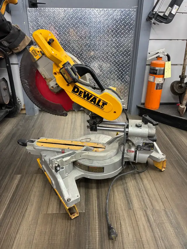 Dewalt DW718 12" Mitre Saw
