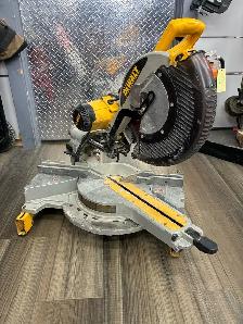 Dewalt DW718 12" Mitre Saw - Photo 2