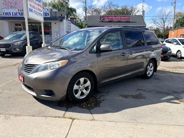 2013 Toyota Sienna LE FWD 3.5L V6 8 Seats One Owner No Accident
