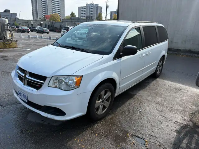 2014 Dodge Grand Caravan SXT - $3,800