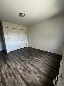 À LOUER – GRAND 4½ GARAGE, STATIONNEMENT, TERRASSE & CABANON - Photo 10