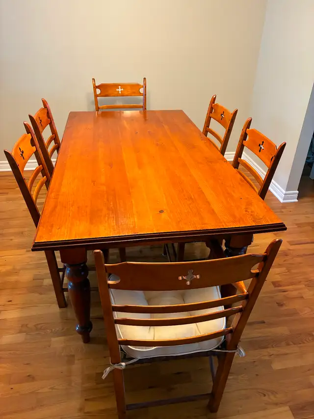 KITCHEN TABLE & 6 CHAIRS