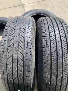 4 Yokohama all season tires 245/70/18. Tires are like new - Photo 2