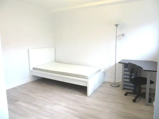 NDG Bright, renovated, furnished 2 closed room Apt for rent