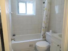 NDG Bright, renovated, furnished 2 closed room Apt for rent - Photo 4