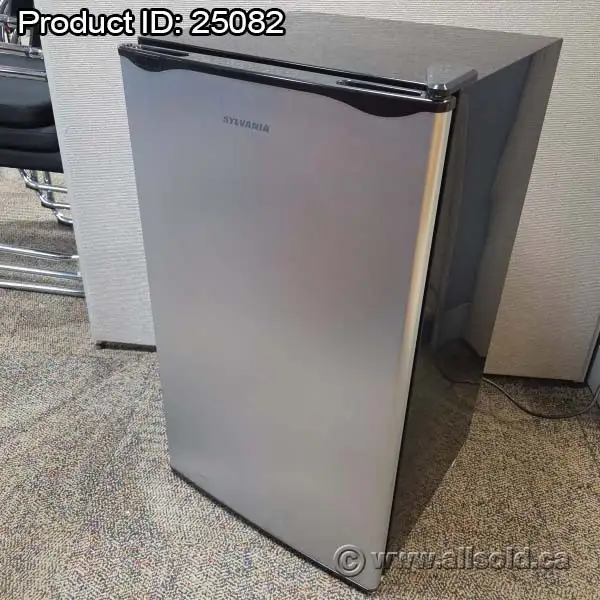 Sylvania Compact Mini Bar Garage Beer Fridge w/ Freezer Tray