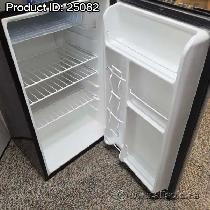 Sylvania Compact Mini Bar Garage Beer Fridge w/ Freezer Tray - Photo 2
