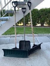 PUSH  SNOW SHOVEL / &  LARGE  24 ' PUSH BROOM