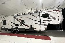2016 Dutchmen Voltage Triton 3451 – 5th Wheel Toy Hauler. - Photo 2