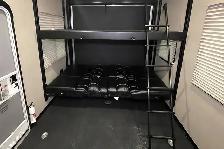 2016 Dutchmen Voltage Triton 3451 – 5th Wheel Toy Hauler. - Photo 15