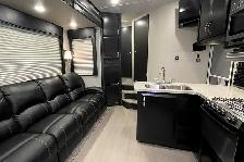 2016 Dutchmen Voltage Triton 3451 – 5th Wheel Toy Hauler. - Photo 16