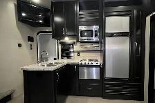 2016 Dutchmen Voltage Triton 3451 – 5th Wheel Toy Hauler. - Photo 19