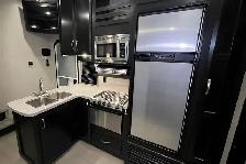 2016 Dutchmen Voltage Triton 3451 – 5th Wheel Toy Hauler. - Photo 20