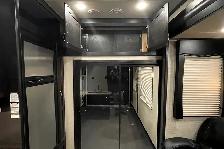 2016 Dutchmen Voltage Triton 3451 – 5th Wheel Toy Hauler. - Photo 29