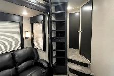 2016 Dutchmen Voltage Triton 3451 – 5th Wheel Toy Hauler. - Photo 32
